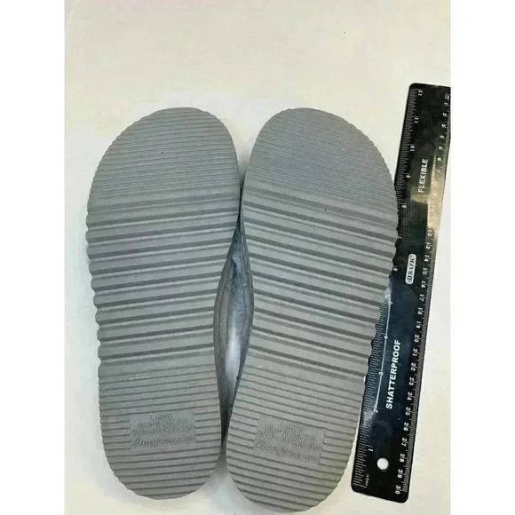 Gray House Slippers size 9-10 - Picture 2 of 4